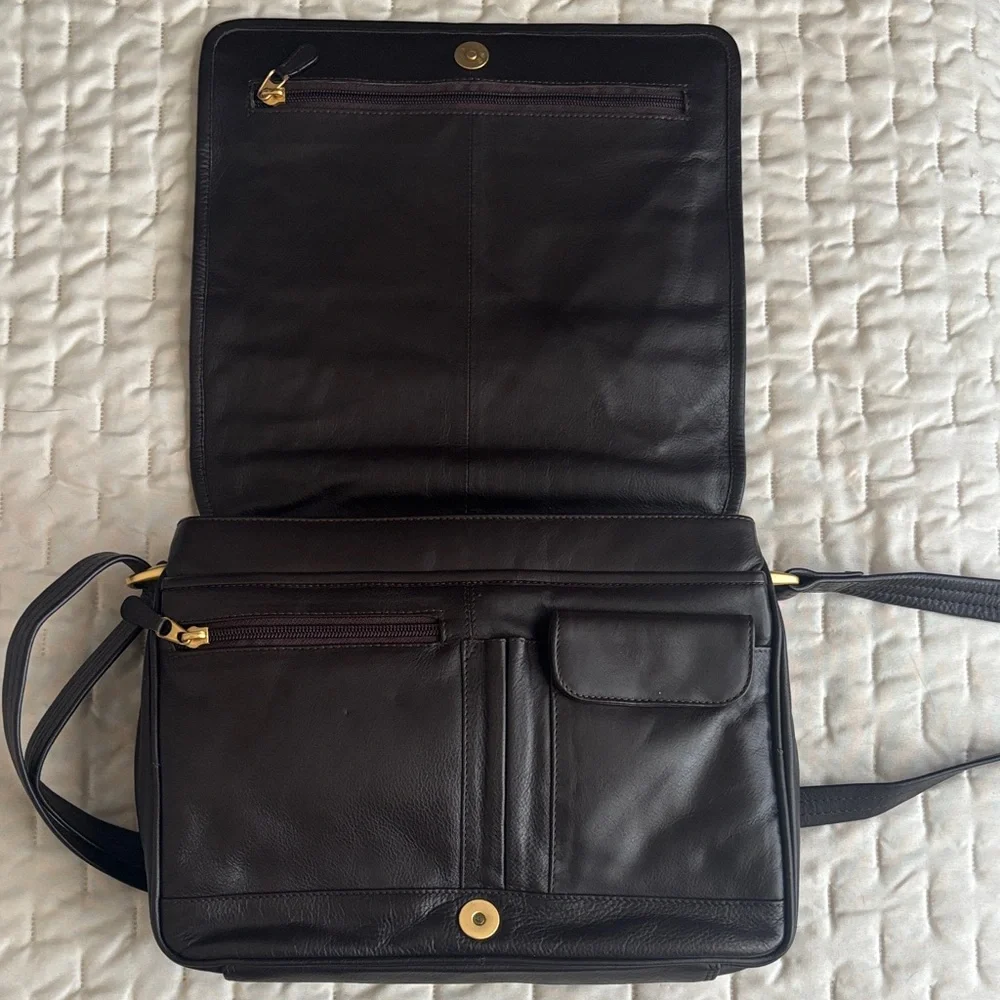 ILI New York Toronto Dark Brown Genuine Leather Messenger Bag